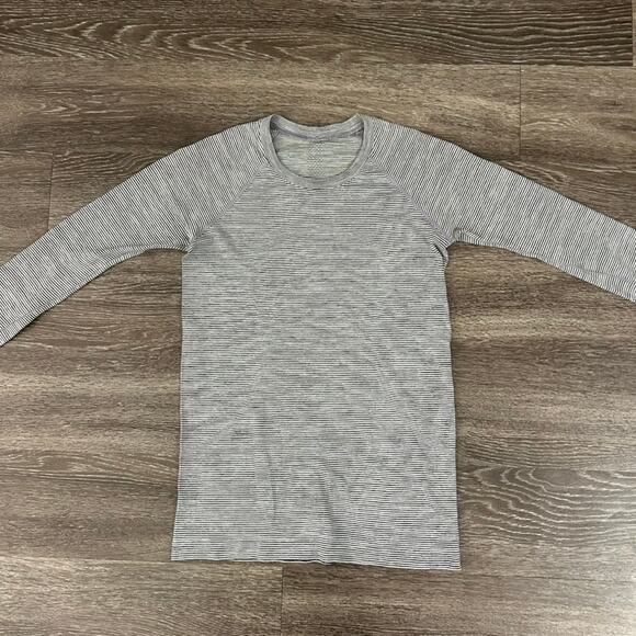EUC Lululemon Swiftly Tech Long Sleeve 2.0 Tetra Stripe Asphalt Grey /Violet US8 - Picture 14 of 16
